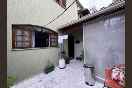 Casa à venda com 165m², 3 quartos e 4 vagas Casa à venda com 165m², 3 quartos e 4 vagasQuintal