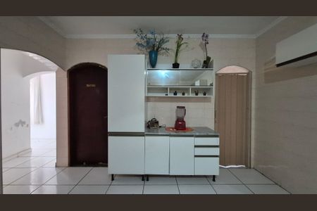 Casa à venda com 400m², 3 quartos e sem vaga Casa à venda com 400m², 3 quartos e sem vagaCozinha