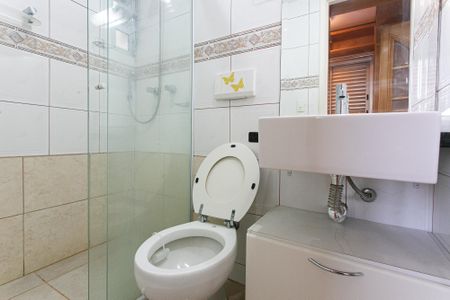 Apartamento à venda com 60m², 2 quartos e 2 vagas Apartamento à venda com 60m², 2 quartos e 2 vagasBanheiro da Suíte