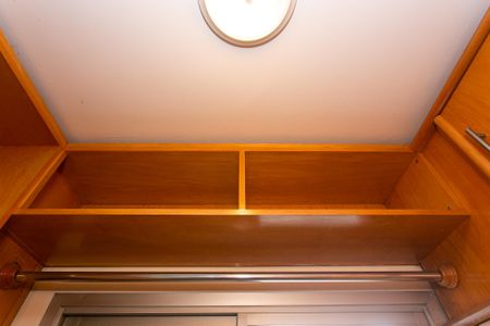 Apartamento à venda com 60m², 2 quartos e 2 vagas Apartamento à venda com 60m², 2 quartos e 2 vagasCloset da Suíte