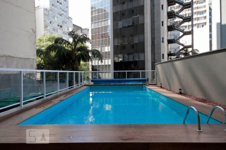 Studio à venda com 28m², 1 quarto e sem vaga Studio à venda com 28m², 1 quarto e sem vagaÁrea comum - Piscina