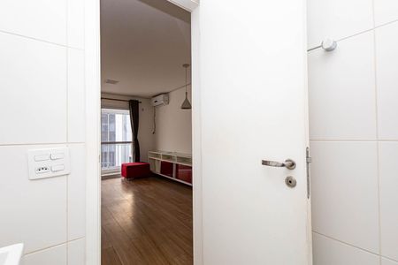 Studio à venda com 28m², 1 quarto e sem vaga Studio à venda com 28m², 1 quarto e sem vagaBanheiro Social