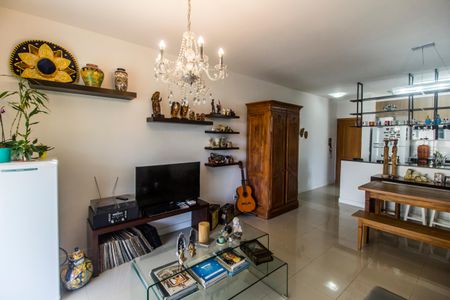Apartamento à venda com 100m², 3 quartos e 2 vagasSala