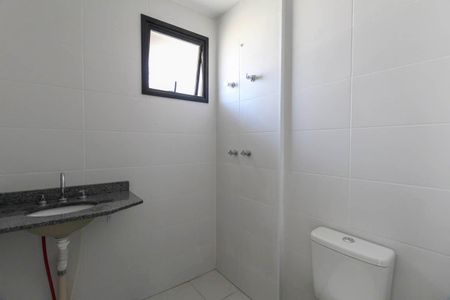 Apartamento à venda com 80m², 3 quartos e 1 vaga Apartamento à venda com 80m², 3 quartos e 1 vagaBanheiro da Suíte