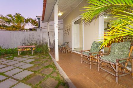 Casa à venda com 290m², 3 quartos e 2 vagas Casa à venda com 290m², 3 quartos e 2 vagasÁrea Externa