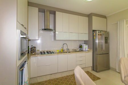 Casa à venda com 290m², 3 quartos e 2 vagas Casa à venda com 290m², 3 quartos e 2 vagasCozinha