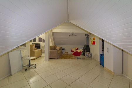 Casa à venda com 290m², 3 quartos e 2 vagas Casa à venda com 290m², 3 quartos e 2 vagasSala