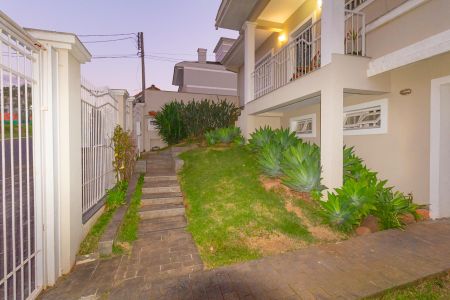 Casa à venda com 290m², 3 quartos e 2 vagas Casa à venda com 290m², 3 quartos e 2 vagasJardim