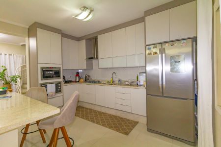 Casa à venda com 290m², 3 quartos e 2 vagas Casa à venda com 290m², 3 quartos e 2 vagasCozinha