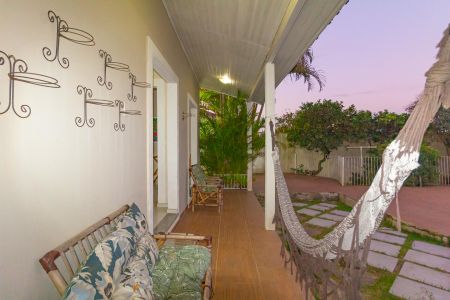 Casa à venda com 290m², 3 quartos e 2 vagas Casa à venda com 290m², 3 quartos e 2 vagasÁrea Externa