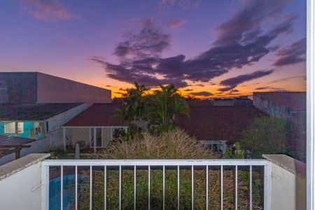 Casa à venda com 290m², 3 quartos e 2 vagas Casa à venda com 290m², 3 quartos e 2 vagasVista do Quarto 2