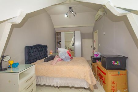 Casa à venda com 290m², 3 quartos e 2 vagas Casa à venda com 290m², 3 quartos e 2 vagasQuarto 2