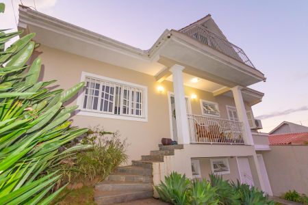 Casa à venda com 290m², 3 quartos e 2 vagas Casa à venda com 290m², 3 quartos e 2 vagasEntrada