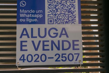 Casa à venda com 180m², 3 quartos e 3 vagas Casa à venda com 180m², 3 quartos e 3 vagasPlaca