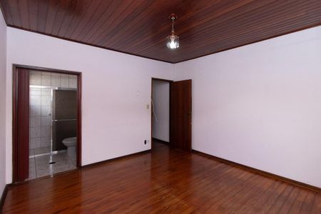 Casa à venda com 330m², 3 quartos e 7 vagas Casa à venda com 330m², 3 quartos e 7 vagasSuíte