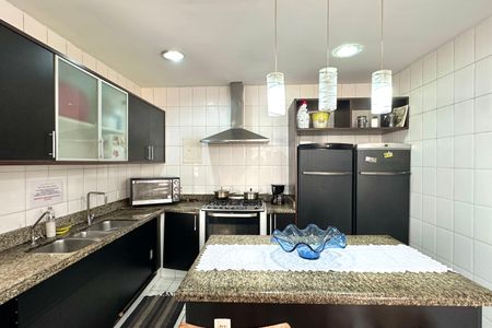 Apartamento à venda com 185m², 4 quartos e 1 vaga Apartamento à venda com 185m², 4 quartos e 1 vagaCozinha