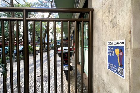 Apartamento à venda com 185m², 4 quartos e 1 vaga Apartamento à venda com 185m², 4 quartos e 1 vagaPlaquinha