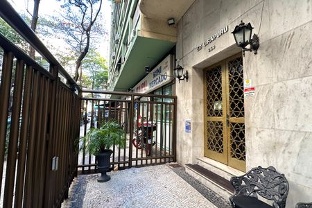 Apartamento à venda com 185m², 4 quartos e 1 vaga Apartamento à venda com 185m², 4 quartos e 1 vagaPlaquinha