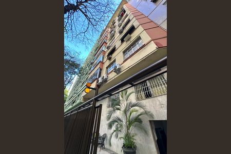 Apartamento à venda com 185m², 4 quartos e 1 vaga Apartamento à venda com 185m², 4 quartos e 1 vagaFachada