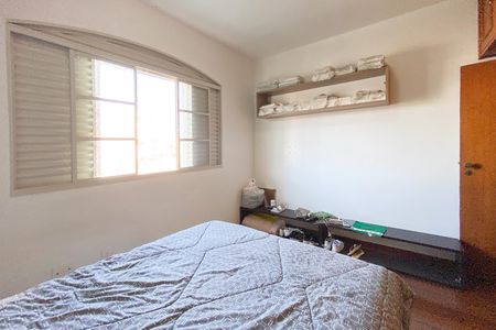 Casa à venda com 496m², 5 quartos e 4 vagas Casa à venda com 496m², 5 quartos e 4 vagasQuarto 3