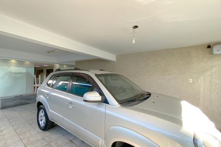 Casa à venda com 496m², 5 quartos e 4 vagas Casa à venda com 496m², 5 quartos e 4 vagasGaragem