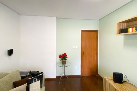 Casa à venda com 496m², 5 quartos e 4 vagas Casa à venda com 496m², 5 quartos e 4 vagasQuarto 4