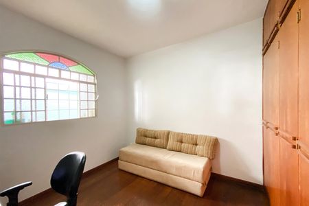 Casa à venda com 496m², 5 quartos e 4 vagas Casa à venda com 496m², 5 quartos e 4 vagasQuarto 5