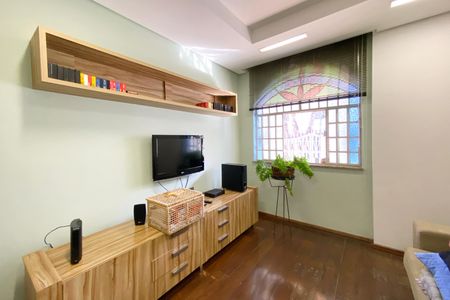 Casa à venda com 496m², 5 quartos e 4 vagas Casa à venda com 496m², 5 quartos e 4 vagasQuarto 4