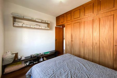 Casa à venda com 496m², 5 quartos e 4 vagas Casa à venda com 496m², 5 quartos e 4 vagasQuarto 3