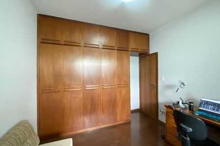 Casa à venda com 496m², 5 quartos e 4 vagas Casa à venda com 496m², 5 quartos e 4 vagasQuarto 5