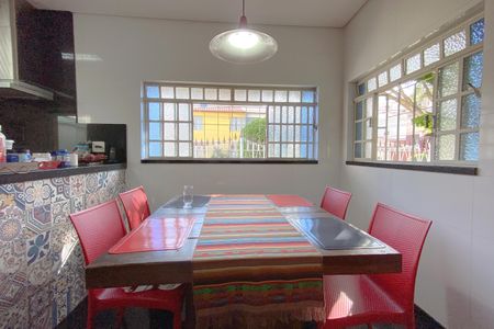 Casa à venda com 496m², 5 quartos e 4 vagas Casa à venda com 496m², 5 quartos e 4 vagasCopa