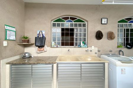 Casa à venda com 496m², 5 quartos e 4 vagas Casa à venda com 496m², 5 quartos e 4 vagasÁrea de Serviço