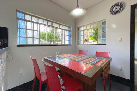 Casa à venda com 496m², 5 quartos e 4 vagas Casa à venda com 496m², 5 quartos e 4 vagasCopa