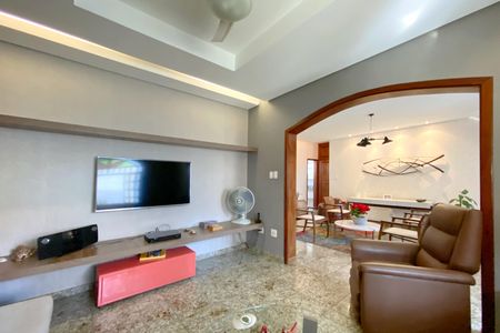 Casa à venda com 496m², 5 quartos e 4 vagas Casa à venda com 496m², 5 quartos e 4 vagasSala de Estar