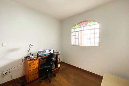 Casa à venda com 496m², 5 quartos e 4 vagas Casa à venda com 496m², 5 quartos e 4 vagasQuarto 5