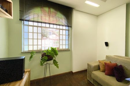 Casa à venda com 496m², 5 quartos e 4 vagas Casa à venda com 496m², 5 quartos e 4 vagasQuarto 4