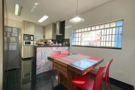 Casa à venda com 496m², 5 quartos e 4 vagas Casa à venda com 496m², 5 quartos e 4 vagasCopa