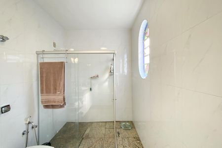 Casa à venda com 496m², 5 quartos e 4 vagas Casa à venda com 496m², 5 quartos e 4 vagasBanheiro da Suíte 1