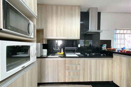 Casa à venda com 496m², 5 quartos e 4 vagas Casa à venda com 496m², 5 quartos e 4 vagasCozinha