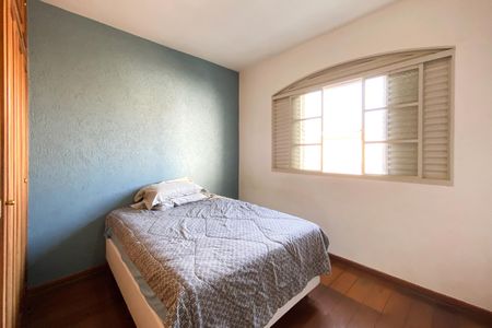 Casa à venda com 496m², 5 quartos e 4 vagas Casa à venda com 496m², 5 quartos e 4 vagasQuarto 3