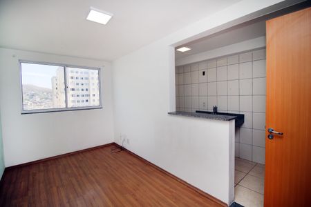 Sala de apartamento para alugar com 2 quartos, 50m² em Colégio, Rio de Janeiro