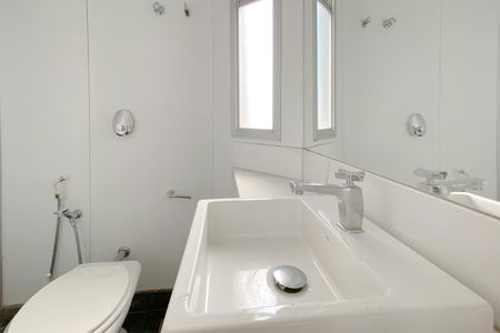 Apartamento para alugar com 138m², 2 quartos e 2 vagas Apartamento para alugar com 138m², 2 quartos e 2 vagasBanheiro da Suíte