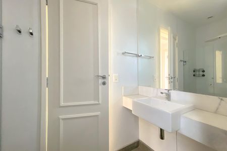 Apartamento para alugar com 138m², 2 quartos e 2 vagas Apartamento para alugar com 138m², 2 quartos e 2 vagasBanheiro Social