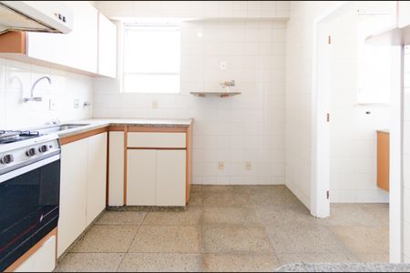 Apartamento para alugar com 130m², 4 quartos e 2 vagas Apartamento para alugar com 130m², 4 quartos e 2 vagasCozinha