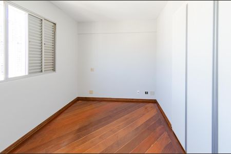 Apartamento para alugar com 130m², 4 quartos e 2 vagas Apartamento para alugar com 130m², 4 quartos e 2 vagasSuíte