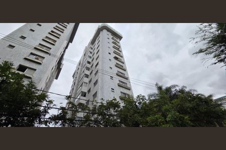 Apartamento para alugar com 130m², 4 quartos e 2 vagas Apartamento para alugar com 130m², 4 quartos e 2 vagasFachada
