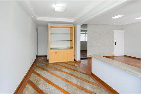 Apartamento para alugar com 130m², 4 quartos e 2 vagas Apartamento para alugar com 130m², 4 quartos e 2 vagasSala