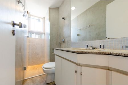 Apartamento para alugar com 130m², 4 quartos e 2 vagas Apartamento para alugar com 130m², 4 quartos e 2 vagasBanheiro social