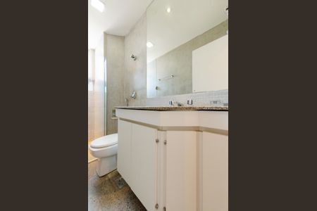 Apartamento para alugar com 130m², 4 quartos e 2 vagas Apartamento para alugar com 130m², 4 quartos e 2 vagasBanheiro social