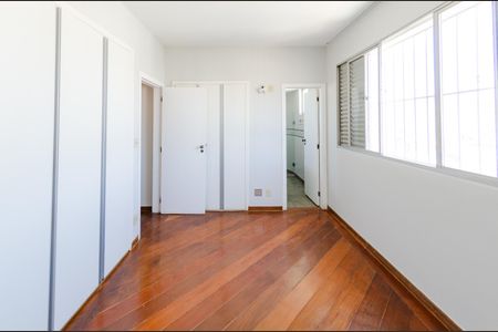 Apartamento para alugar com 130m², 4 quartos e 2 vagas Apartamento para alugar com 130m², 4 quartos e 2 vagasSuíte